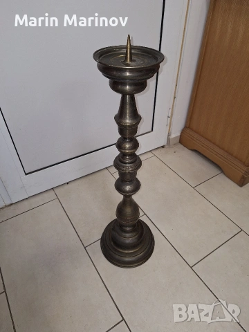 Метален свещеник 