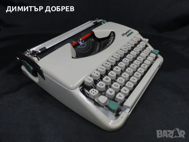 СТАРА РЕТРО ПОРТАТИВНА ПИШЕЩА МАШИНА OLYMPIA SPLENDID 33, снимка 3 - Антикварни и старинни предмети - 53749095