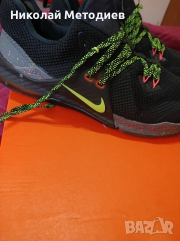 Много запазени маратонки 