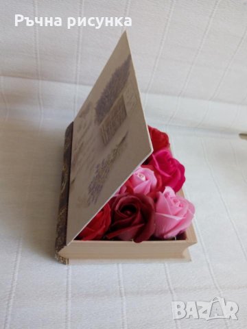 Кутия "Книга" със сапунени рози и коледна топка с късметче, снимка 8 - Декорация за дома - 34471092