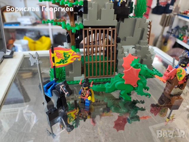 Лего 6076 Lego dragon knights dark dragons den 1993 г, снимка 3 - Конструктори - 53437811