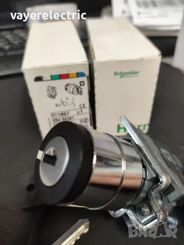 Двупозиционен ключ ф22 мм, със заключване Schneider Electric, XB4 BG61