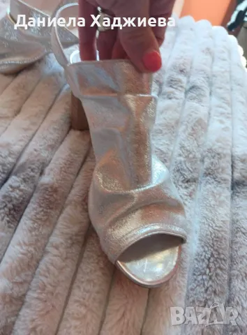 Сребристи обувки, снимка 3 - Дамски обувки на ток - 50359349