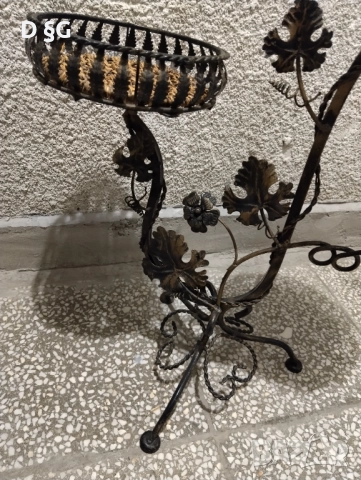 Цветарник ковано желязо, снимка 8 - Саксии и кашпи - 52670839