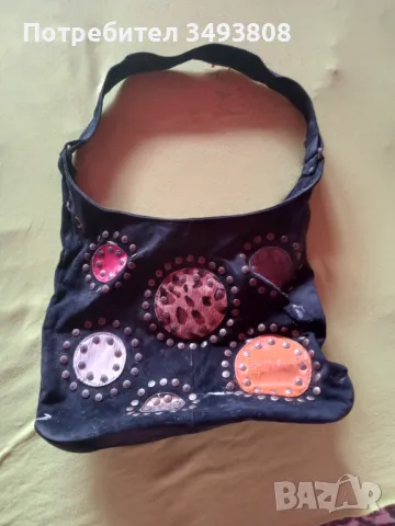 Хубава дамска велурена чанта