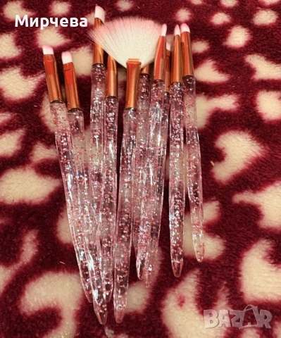 Голям лот чисто нови четки за грим и поставка около 50бр, снимка 3 - Комплекти и лотове - 53700179