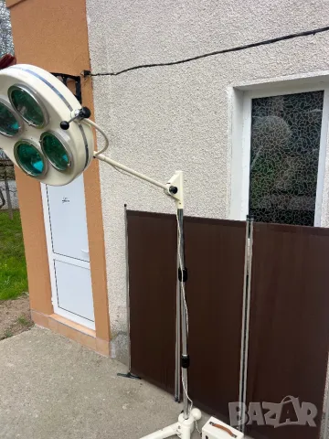 Продавам медицинска лампа (операционна), снимка 4 - Медицинска апаратура - 49562318