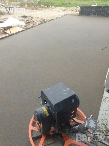 Полагане на подова замазка с машина