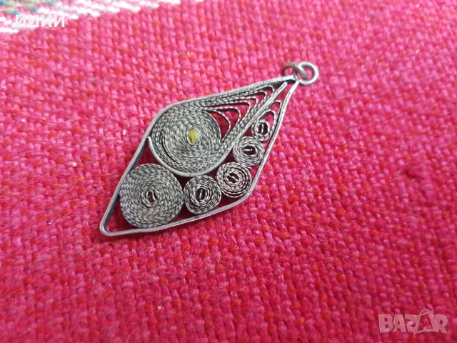 Сребърен медальон филигран ромб с камък, снимка 2 - Антикварни и старинни предмети - 53772406