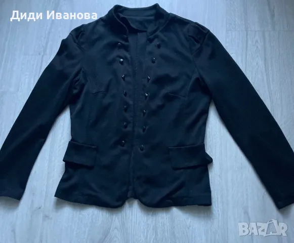 Дамско късо черно сако