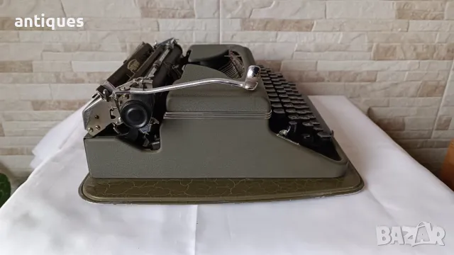 Стара пишеща машина TRIUMPH Perfekt - Germany - 1940" година, снимка 6 - Антикварни и старинни предмети - 50068408