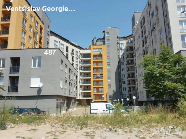 Паркомясто под наем, Младост 4