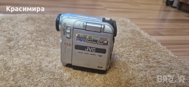 Видеокамери JVC и Medion