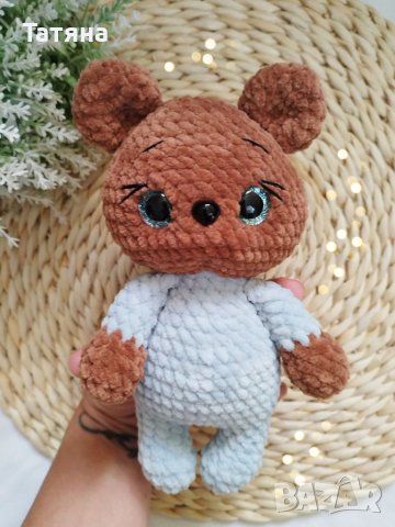 Плетено плюшено мече