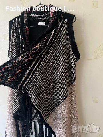 Уникална плетена жилетка с асиметрична кройка и различни цветове парчета плат, снимка 5 - Жилетки - 53176276