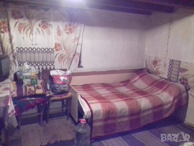 Двуетажна стара къща с. Черничево , снимка 8 - Къщи - 41866640