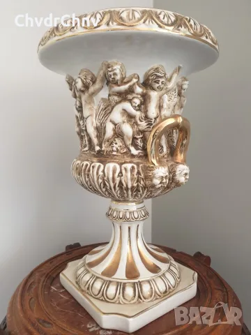 Capodimonte 39см-3кг/Каподимонте голяма стара фигурална италианска порцеланова ваза-урна с херувими, снимка 2 - Вази - 55970889