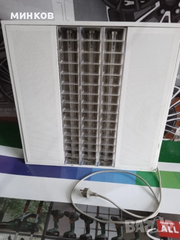 Накуп уреди от Австрия 1 бус компютри монитори бюра столове кафемашини ТV стари Рутери и др.уреди, снимка 11 - Работни маси и бюра - 52892632