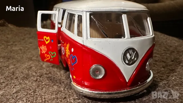 Класически бус Kinsmart Volkswagen  В много добро състояние с отваряща се странична врата и багажник, снимка 4 - Колекции - 49346786