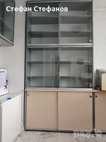 Витрина за офис