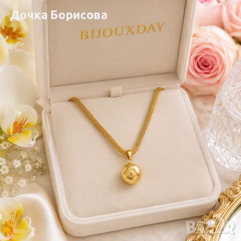 Златисто колие с кръгъл медальон – класическа елегантност