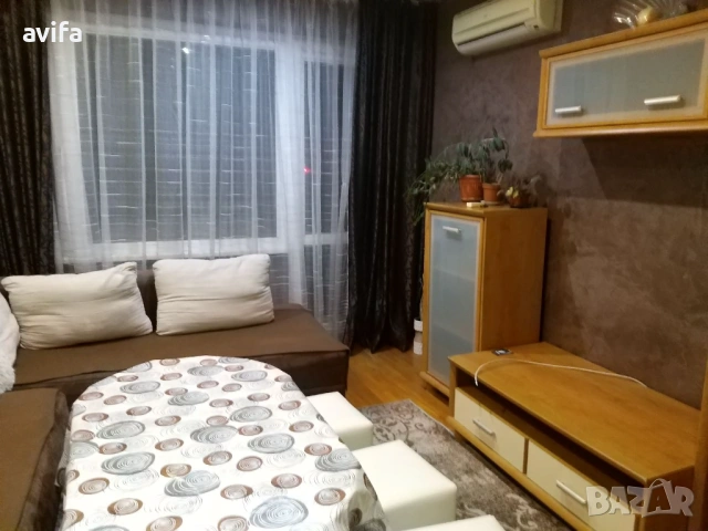 тристаен апартамент в Елин Пелин