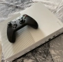 Xbox One S 1TB във отлично състояние , снимка 2