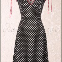 Вталена черна рокля на бели точки и с червени акценти около деколтето и ръкавите , снимка 1 - Рокли - 41928460