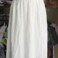 ИЗКЛЮЧИТЕЛНО КРАСИВА дълга бяла рокля с дантела , снимка 1 - Рокли - 40595888