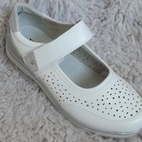 Обувки, бели, с каишка, код 312/ББ1/35, снимка 1 - Дамски ежедневни обувки - 41310217