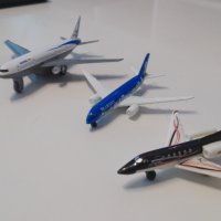 Метални Boeing 787 и 777, 2 пластмасови изтребителя, снимка 9 - Колекции - 39234082