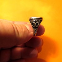 старинен мъжки сребърен пръстен на голямата марка за автомобили Мерцедес, Mercedes-Benz - солидна кр, снимка 3 - Пръстени - 41937890