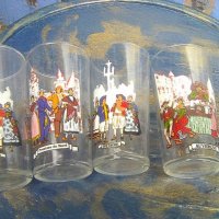 Четири стъклени френски чаши с изобразени сцени от френски градове през средновековието, снимка 2 - Други ценни предмети - 40216745