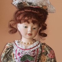 Порцеланова кукла със стойка , снимка 5 - Кукли - 36293671
