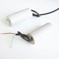 Работен кондензатор 420V/470V 16uF с кабел и резба, снимка 1 - Друга електроника - 42560959
