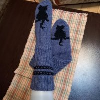 Ръчно плетени мъжки чорапи с вплетен котарак, размер 39, снимка 1 - Мъжки чорапи - 41770692