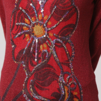 Супертъничка И МНОГО ФИНА удължена блуза в бордо с щампа цветя и златисти пайети по тях, снимка 2 - Блузи с дълъг ръкав и пуловери - 44571027