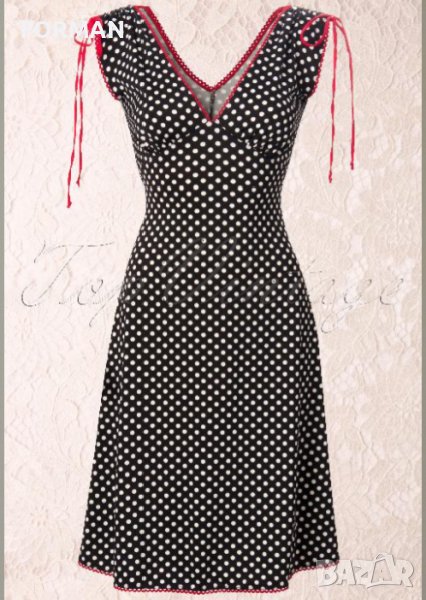 Вталена черна рокля на бели точки и с червени акценти около деколтето и ръкавите , снимка 1