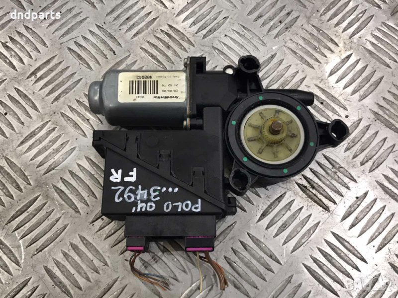 Предно дясно моторче стъклоповдигач VW Polo,2004г., снимка 1