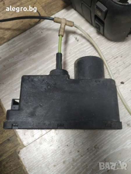 Вакуум Помпа Централно Заключване HELLA 357 862 257 за VW, снимка 1