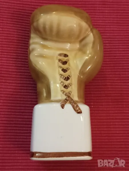 Порцеланова боксова ръкавица, фигурка, статуетка, награда. , снимка 1