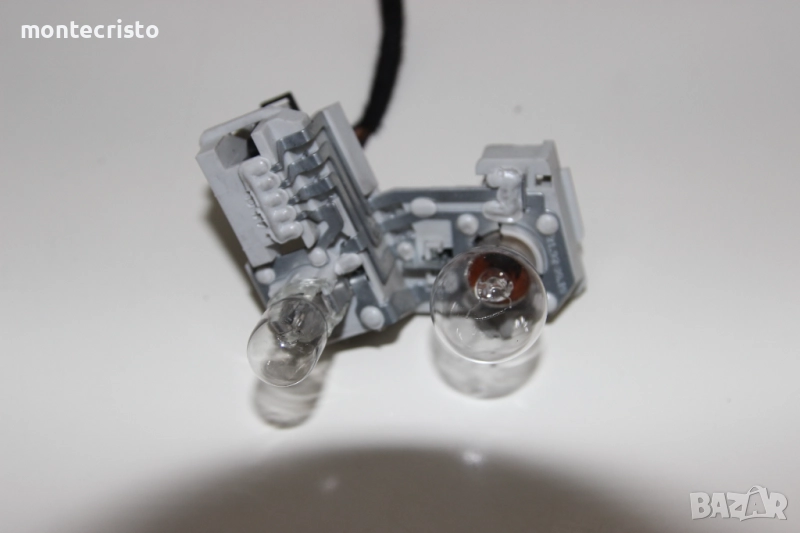 Платка десен вътрешен стоп Audi A3 8P sportback facelift (2008-2012г.) ламподържач стоп заден капак, снимка 1