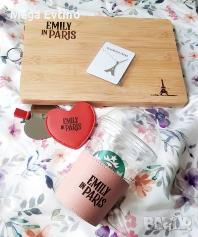 Ново дамско огледалце сърце Emily in Paris, червено, снимка 2 - Подаръци за жени - 41337983