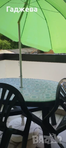 комплект градинска маса, столове и чадър, снимка 3 - Градински мебели, декорация  - 50501377