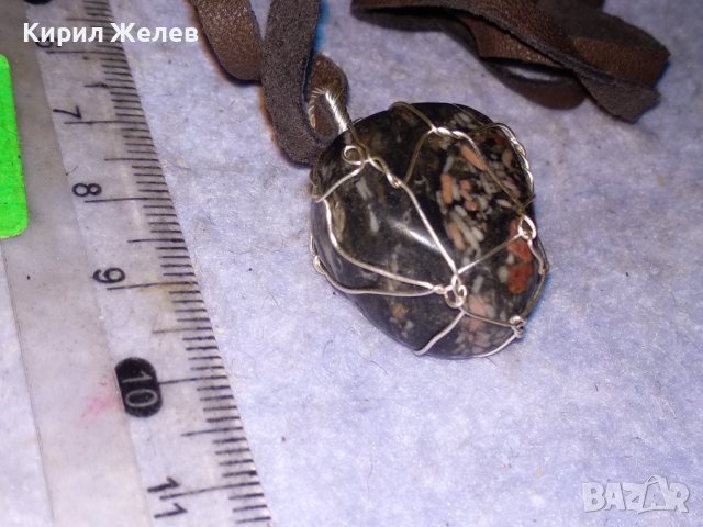 КРАСИВ ВИНТИДЖ - АРТ МЕДАЛЬОН НАТУРАЛЕН КАМЪК ЧЕРЕН ЯСПИС с ШНУРЧЕ от ВЕЛУР 13776, снимка 11 - Колиета, медальони, синджири - 41483359