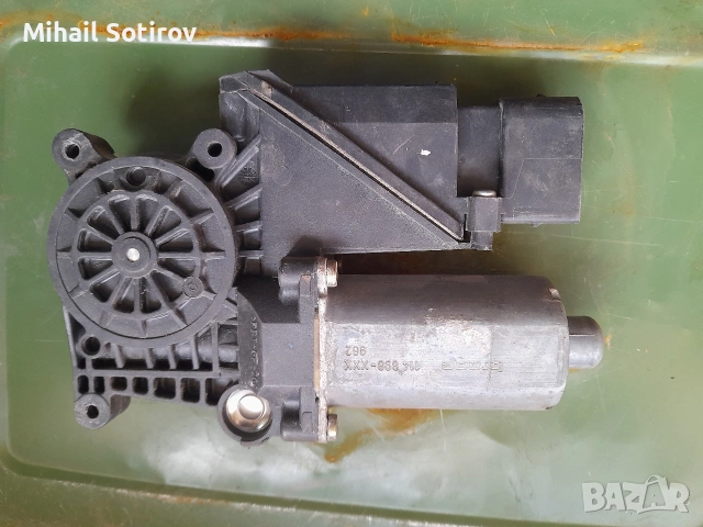 Моторче стъклоповдигач Бош за Мерцедес (задно ляво), снимка 3 - Части - 53396724