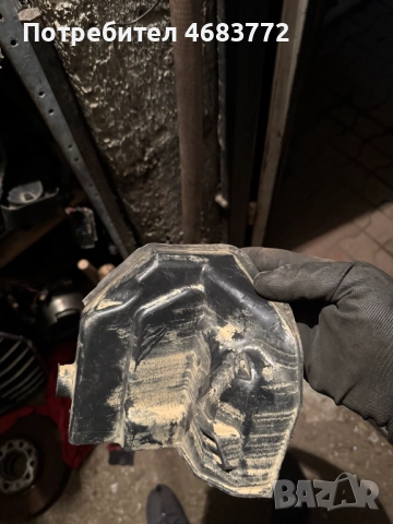 Предпазна пластмаса на ключалката на задна дясна врата на Ауди Audi A8 D4 H4 само за 10лв. 4h0839349, снимка 2 - Части - 52808945