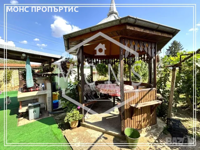 Продава се двуетажна обзаведена къща в с. Кардам, обл. Търговище, снимка 2 - Къщи - 56130540