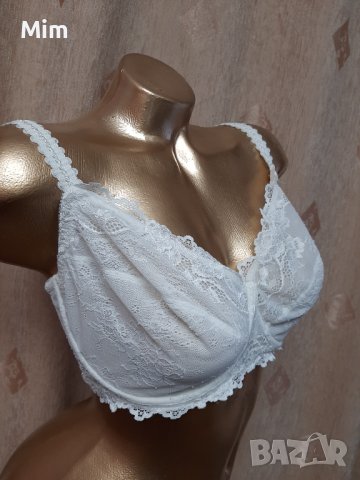Triumph 85 E Бял дантелен сутиен , снимка 3 - Бельо - 39830802