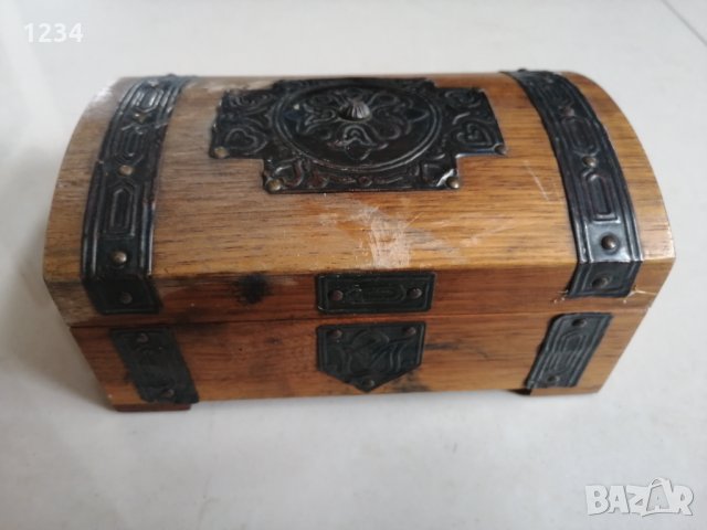 Дървена кутия 16 х 10 h 8 cm. 